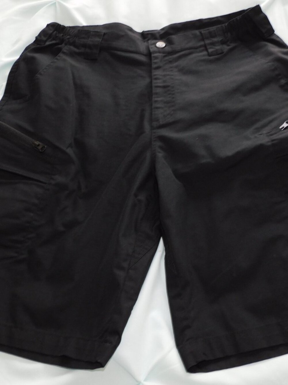 men's size 34 black cargo shorts - Condor - zipper pockets